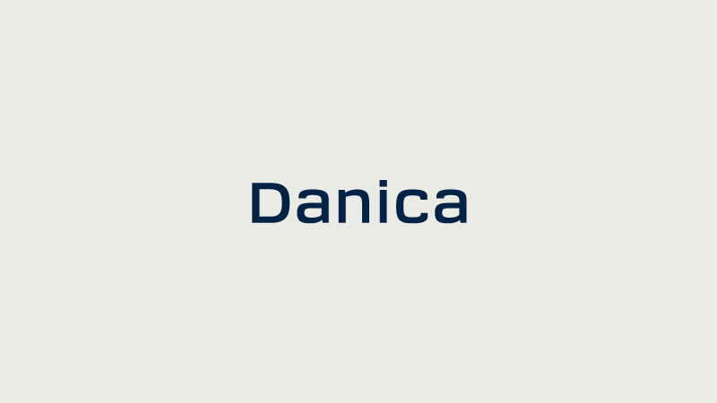 Danica logo på lys baggrund